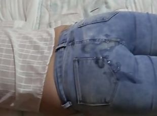 MY best friend after fucking her, makes a big cumshot on my wife's ass with her jeans on