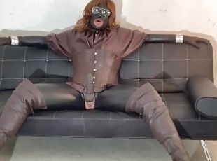 Sissy Glovecum 012 - Slutty leather tranny with latex coverd cock, anal play and happy ending
