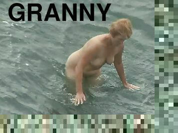 Granny is showing off her nice boobs