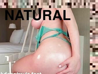Oiling up my natural boobs & juicy booty!