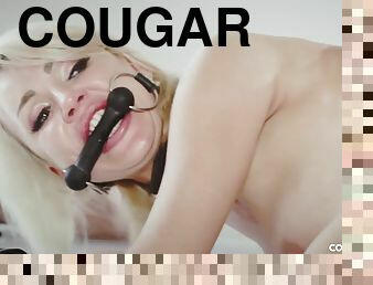 Sultry cougar amazing sex clip