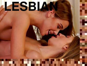 Alexis Crystal Has Fun With Steaming-Hot Lesbian