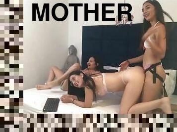 stepdaughter fucks her stepmother with her arne next to her girlfriend