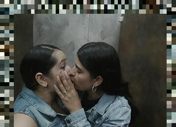 Horny Lesbians Have Fun In A Bathroom In The Mall In Cucuta Colombia - Porn In Spanish