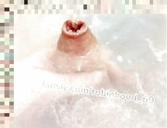 Foreskin piss at bath ???? time
