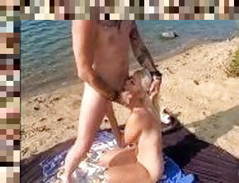 Blonde babe sucks and gets fucked at the beach - Public sex - Facial