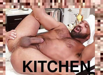 Huge fucked with corn in the ass in the kitchen by his kitchen assistant