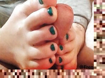 Cute Feet Footjob/Toejob - Her toegrip is amazing! HD POV