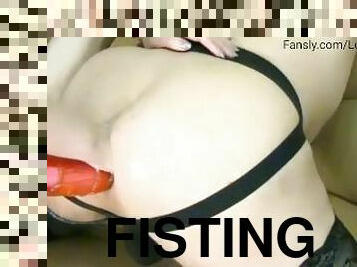 Le inserted full 25 cm dildo in Di's ass and made deep fisting