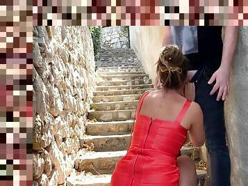 Sveltina Per Strada Con Una Milf Italiana Mentre Passa Gente