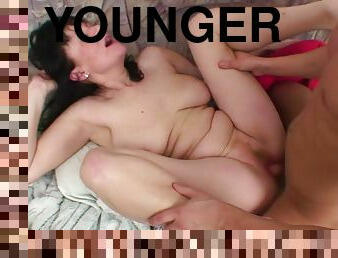 Brunette Gilf Fucking Hard With Younger Boy - Xfamster