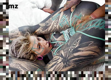 Tattooed Anuskatzz gets banged balls deep in her bootie