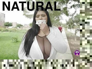 OMG big tits!! La super tetona a regresado por mas leche en su coño.