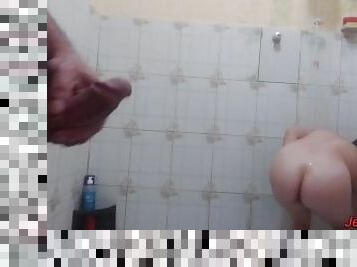 stepson looks at his stepmother in the shower, he ends up fucking her ass