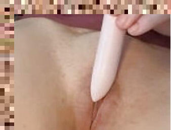 Sexy MILF uses vibrator for the first time! What a prude!