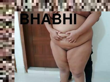 Jab Anjali Bhabhi Saree Badal Rahi Thi, Unhe Khidki Se Dekha Aur Chudai Karne Ke Liye Jabar