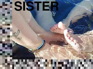 Cum on my stepsisters wet feet - Dreamy threesome in the outdoor tub with feet 4K