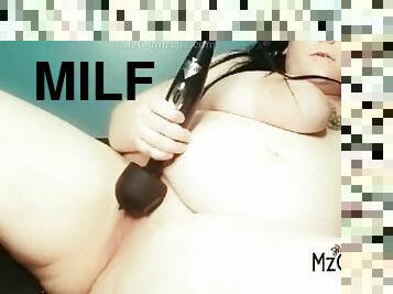 BBW Goth MILF Loves Stimulating her Cilt with Hitachi