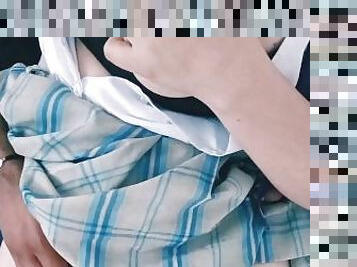 Colegiala latiana es masturbada por su profesor