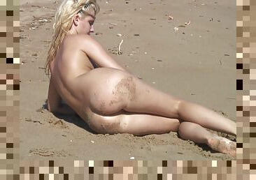 Nicole V Pussy In The Sand