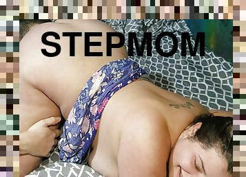 Stepmom Loves When I Eat Her Pussy