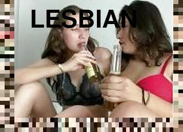 a great lick from a horny blonde and brunette ????