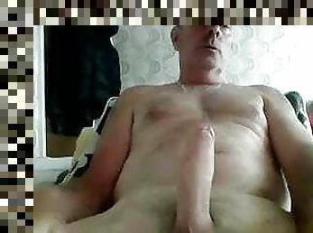 Masculine daddy wanks on cam