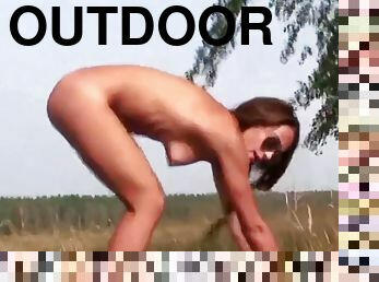 Naked Gamer Anna Flashing Outdoor
