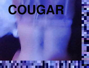 Ma cougar en levrette