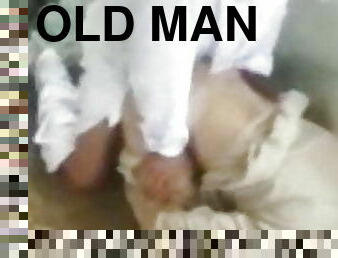 Pakistani old man fuck guy outside