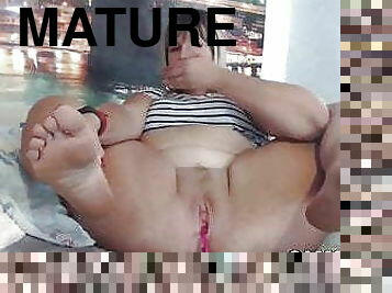 Chubby Mature Masturbates Showing her Feet on Webcam