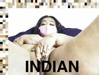 Hot Indian Girl Masturbating baiting Juicy Pussy