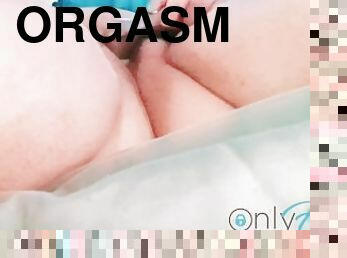 I'm cumming! Vibe to orgasm. OnlyFans preview