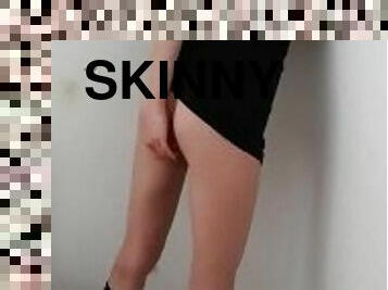 Fuck invitation from skinny girl with long legs