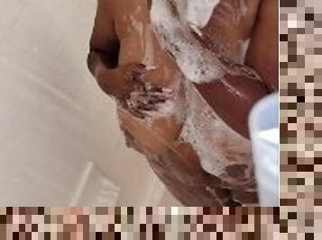 Ebony MILF spyed on while showering