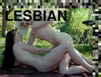 Teen Lesbians Kiss And Wet Pussy Outdoors