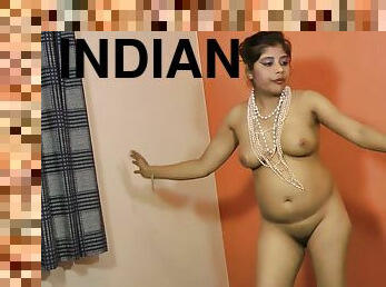 Indian Rupali is showing off her tits