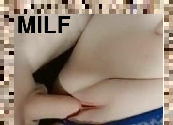 Chubby milf gets creampied