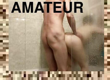 Une salope française défoncée sous la douche - amateur français salle de bain MessalineX porn France