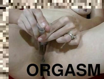 Hairbrush, vibrator, clitoral suction, orgasm!