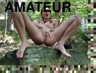 Masturbate And Squirt In The Forrest