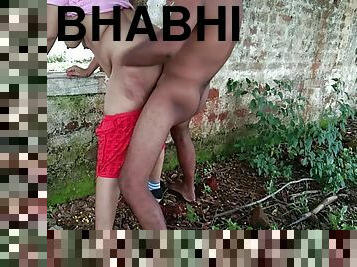 Nri Bhabhi Ko Khet Me Bane Khandhar Me Choda Khade Khade