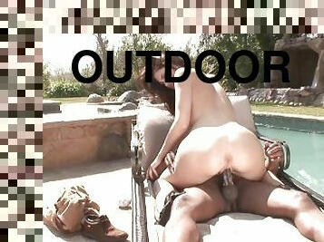 Pretty Girl Fucks Her Man Outdoors