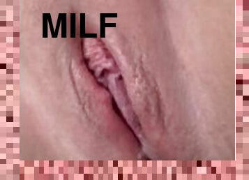 masturbaatio, orgasmi, pillu-pussy, ruikkiminen, typykät, milf, lelu, mälli, märkä