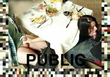 Public extrem! Geiler 3-er im Restaurant! Alexandra wett