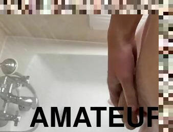 19 YEAR OLD WASHING DICK IN THE SHOWER