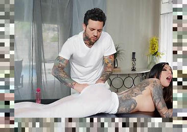 Seductive MILF plays along masseur's sexual teaser