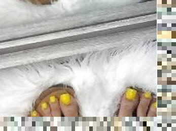 Sexy Yellow Toes in Sandals