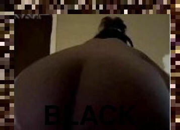 Thick black booty twerking