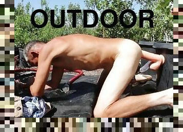 Outdoor Sunny Cumshot With Large Dildo Action